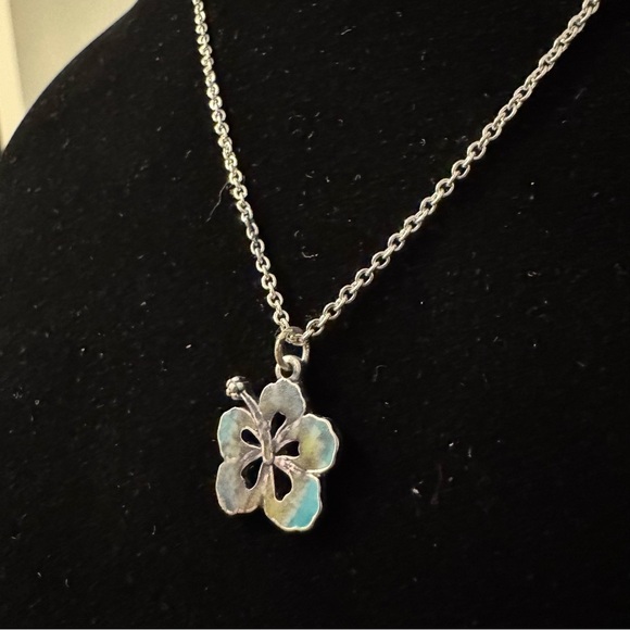 ⚜️3 for $30⚜️ Claire’s Floral Hibiscus Flower Enamel Pendant Necklace - Picture 9 of 13